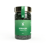 spirulina tablets, superyou, superfood, natural market, Spirulina yra cianobakterijų, t.y. žaliųjų-mėlynųjų dumblių, rūšis su unikalia sudėtimi, plačiai naudojama ir super maistu pripažinta visame pasaulyje.  Spirulina yra ypač vertinama sportininkų, aktyvių ir savo figūra besirūpinančių žmonių dėl didžiulio baltymų kiekio. Spirulinoje yra gausu mikroelementų - jodo, kalio, magnio, cinko, kalcio, seleno ir chromo.